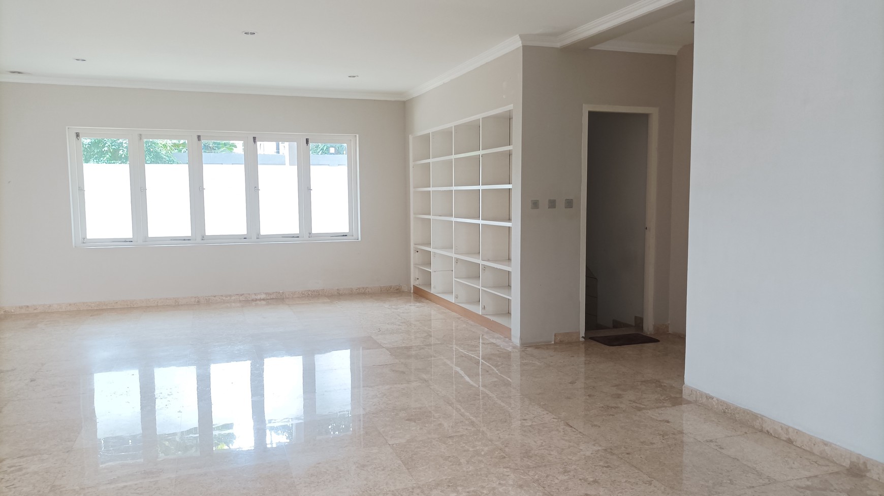 DIsewa Rumah 2 Lantai di Cikini, Jakarta Pusat