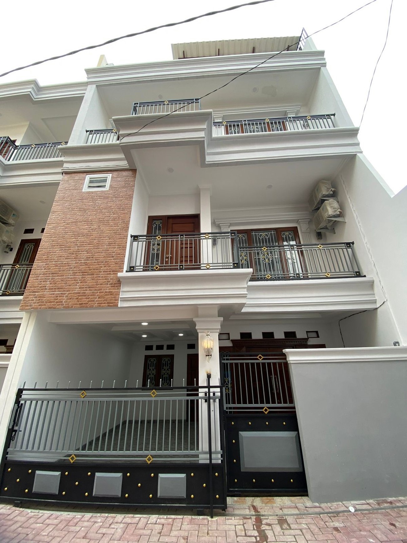 Rumah Minimalis dalam Cluster siap huni di Pondok Aren.