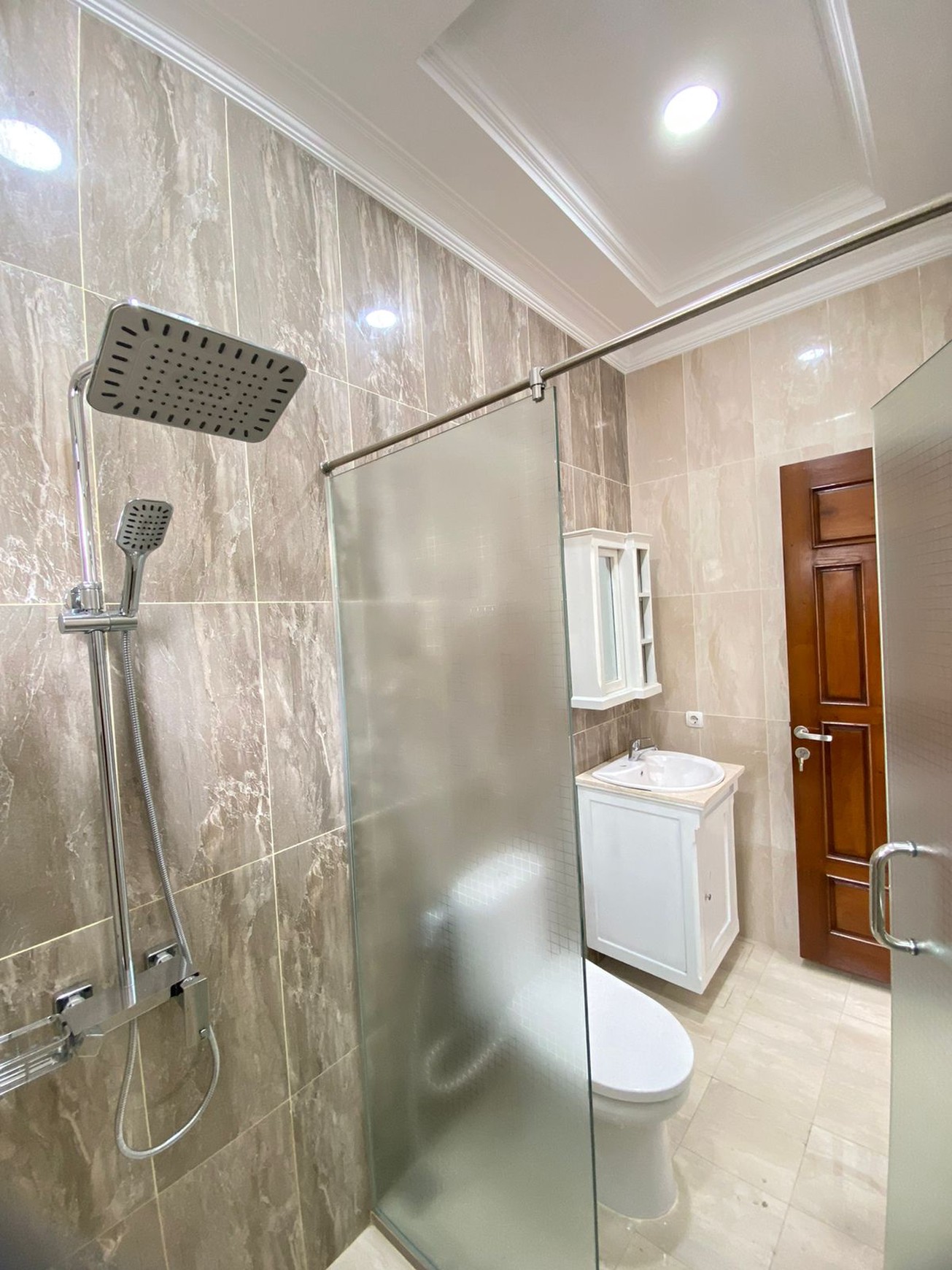 Rumah Minimalis dalam Cluster siap huni di Pondok Aren.