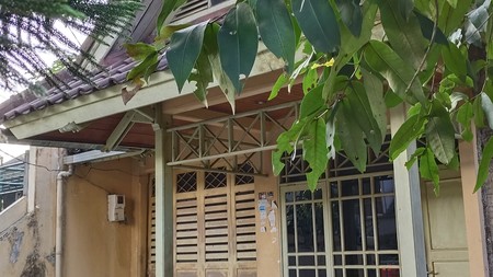 Rumah 2 Lantai di Jakarta Selatan dengan KT 5+1 KM 4+1 sudah SHM