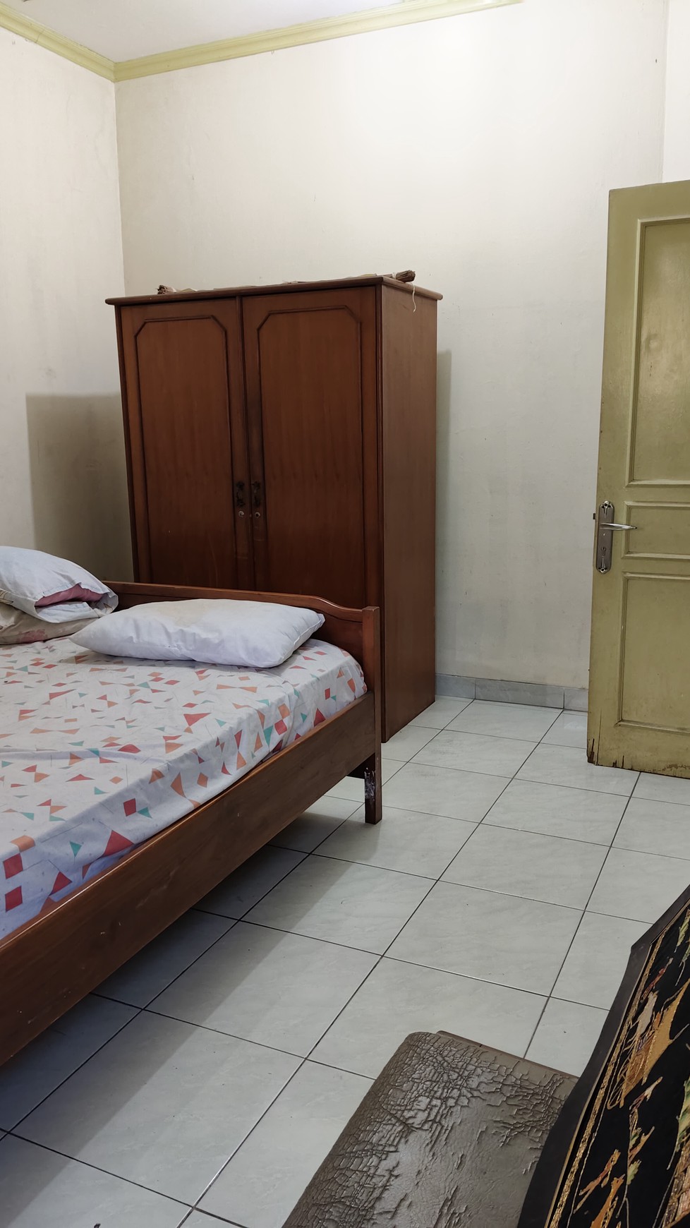 Rumah 2 Lantai di Jakarta Selatan dengan KT 5+1 KM 4+1 sudah SHM