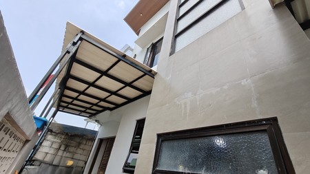 Rumah siap huni 2 lantai dengan 4 kamar tidur daerah Pasar rebo Jakarta Timur