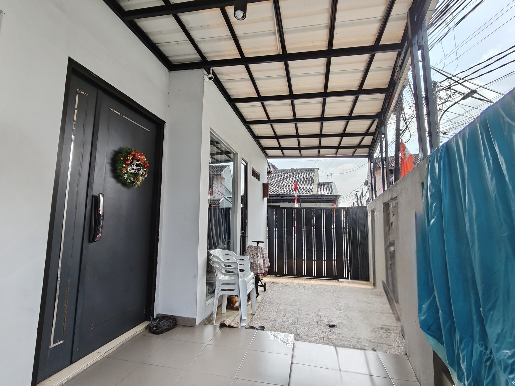 Rumah siap huni 2 lantai dengan 4 kamar tidur daerah Pasar rebo Jakarta Timur