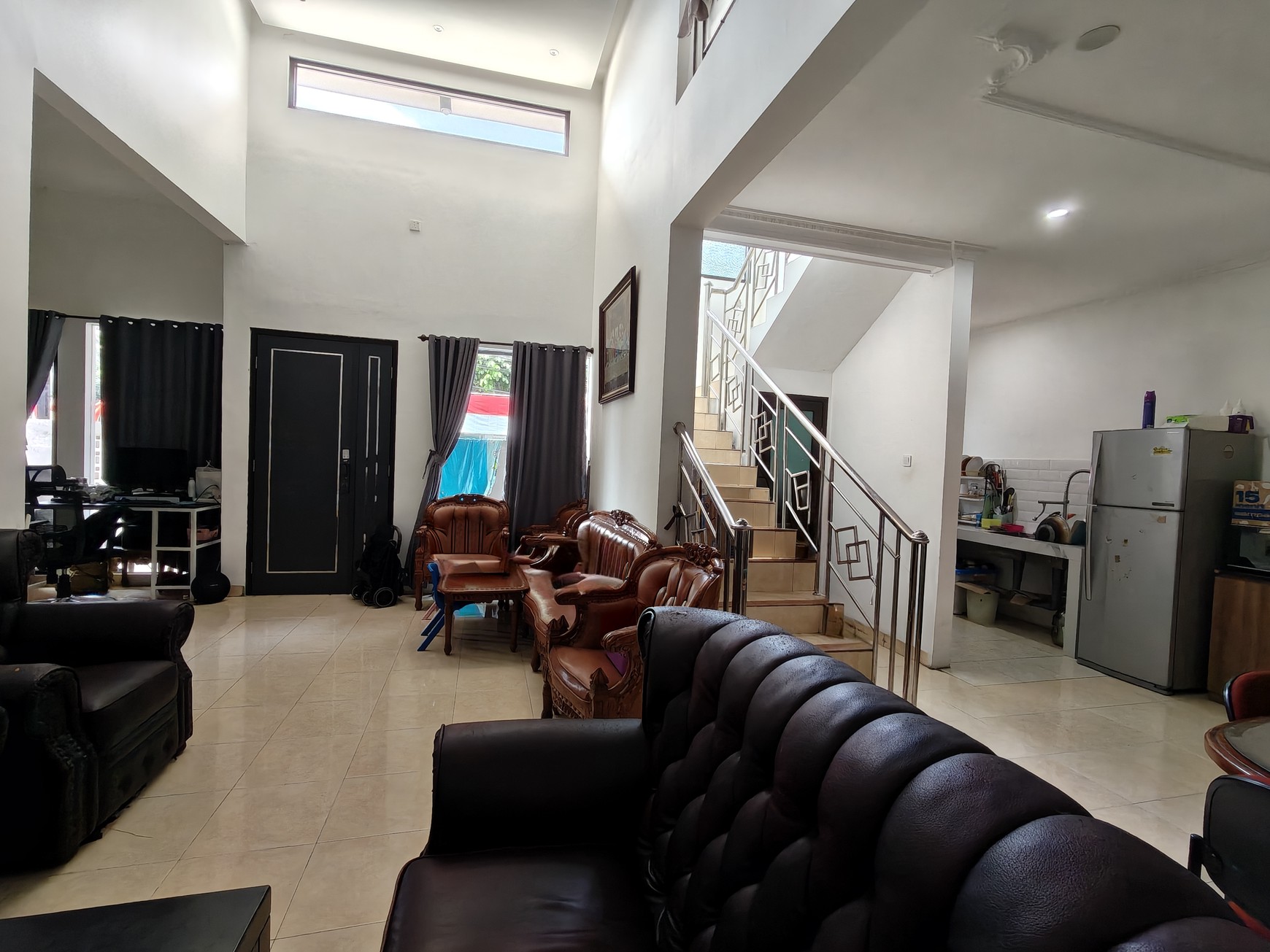 Rumah siap huni 2 lantai dengan 4 kamar tidur daerah Pasar rebo Jakarta Timur