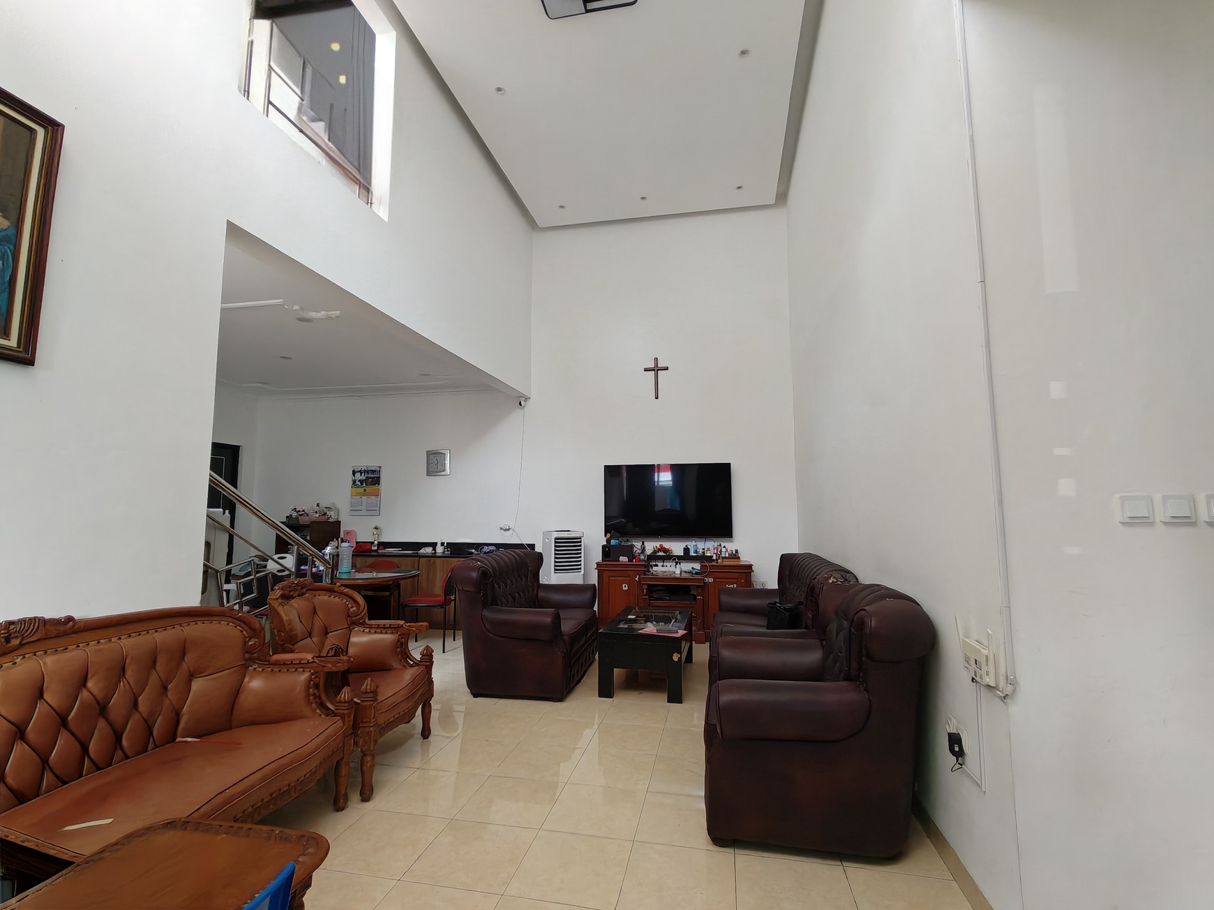 Rumah siap huni 2 lantai dengan 4 kamar tidur daerah Pasar rebo Jakarta Timur