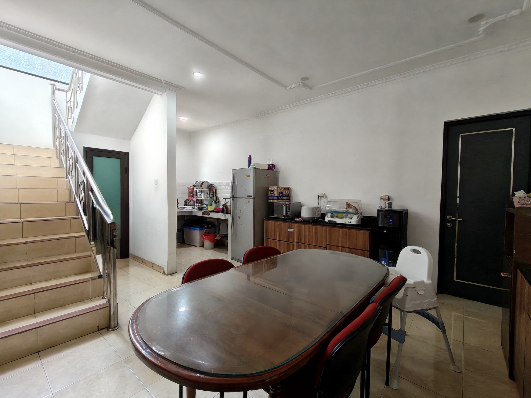 Rumah siap huni 2 lantai dengan 4 kamar tidur daerah Pasar rebo Jakarta Timur