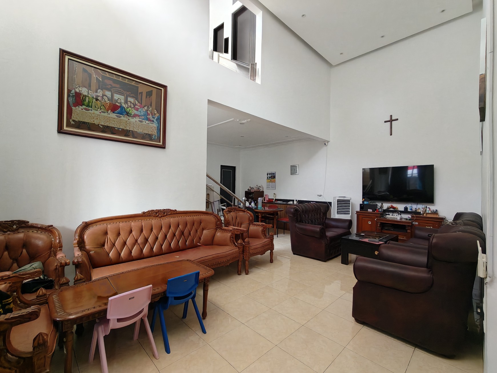 Rumah siap huni 2 lantai dengan 4 kamar tidur daerah Pasar rebo Jakarta Timur