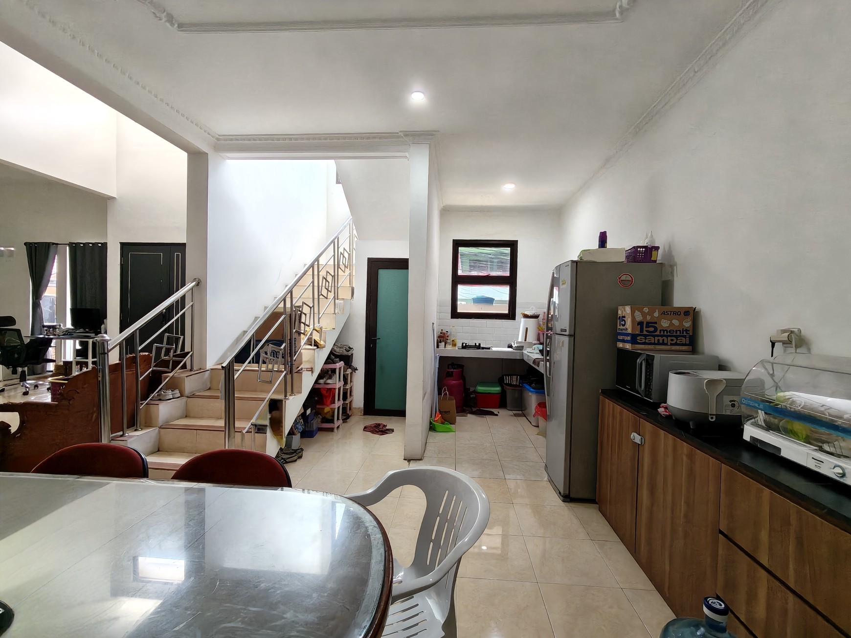 Rumah siap huni 2 lantai dengan 4 kamar tidur daerah Pasar rebo Jakarta Timur