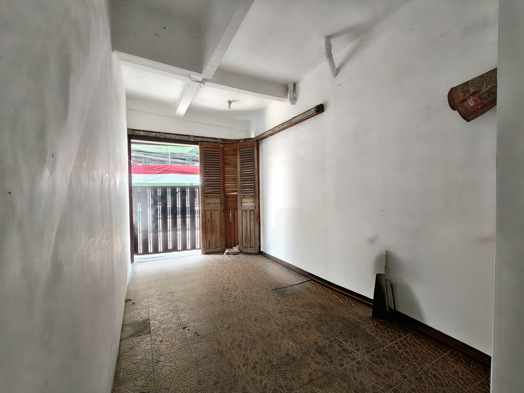 Rumah siap huni 2 lantai dengan 4 kamar tidur daerah Pasar rebo Jakarta Timur