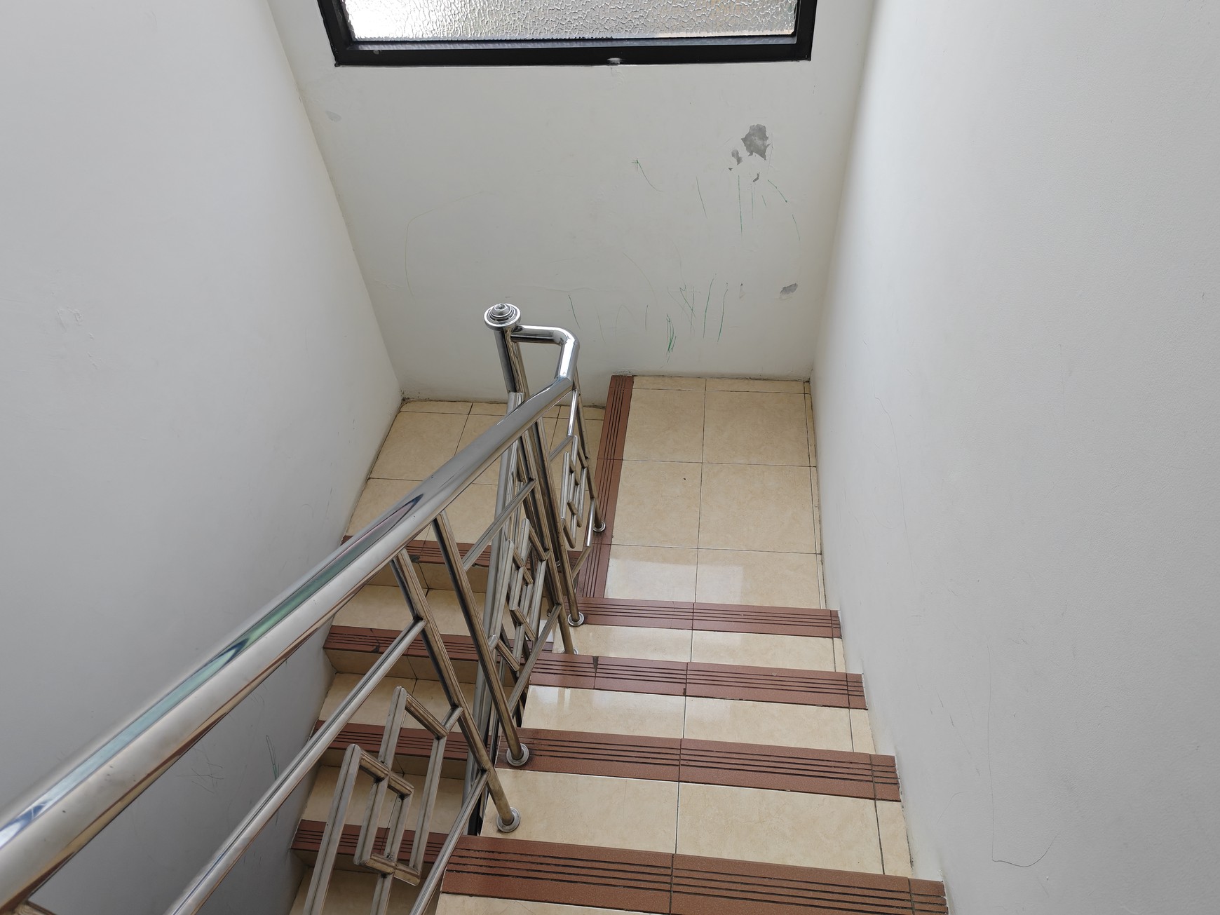 Rumah siap huni 2 lantai dengan 4 kamar tidur daerah Pasar rebo Jakarta Timur