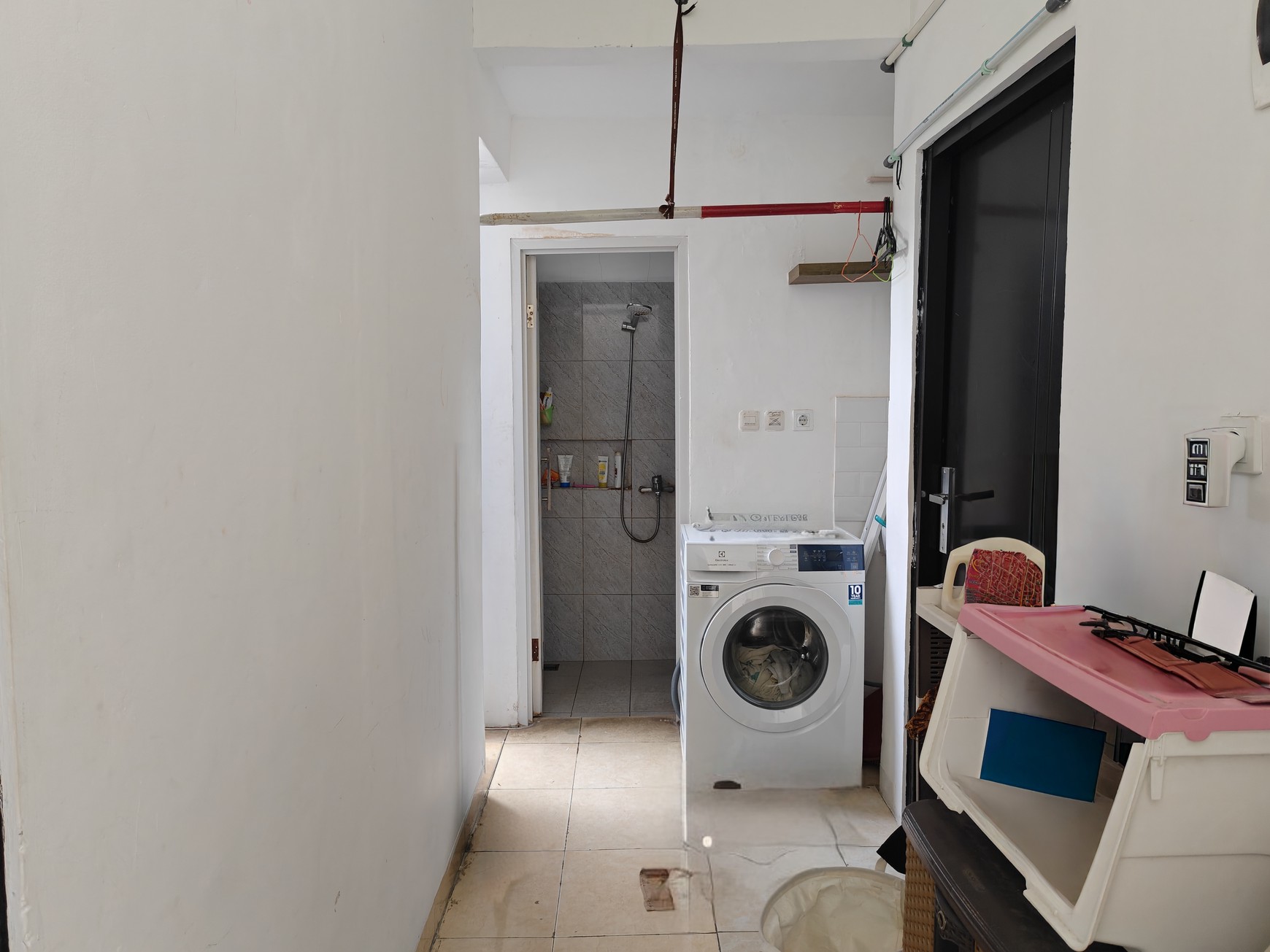 Rumah siap huni 2 lantai dengan 4 kamar tidur daerah Pasar rebo Jakarta Timur