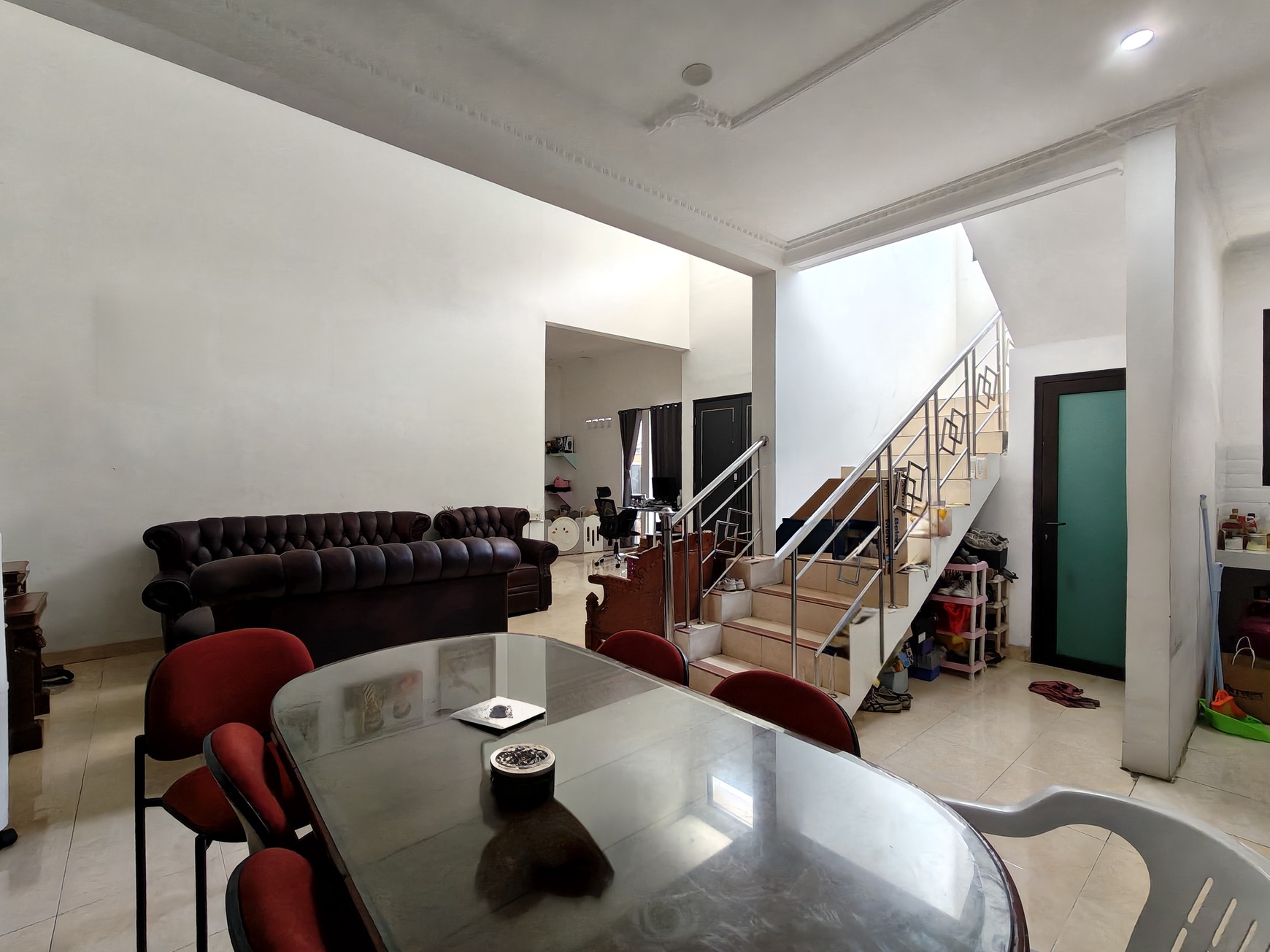 Rumah siap huni 2 lantai dengan 4 kamar tidur daerah Pasar rebo Jakarta Timur