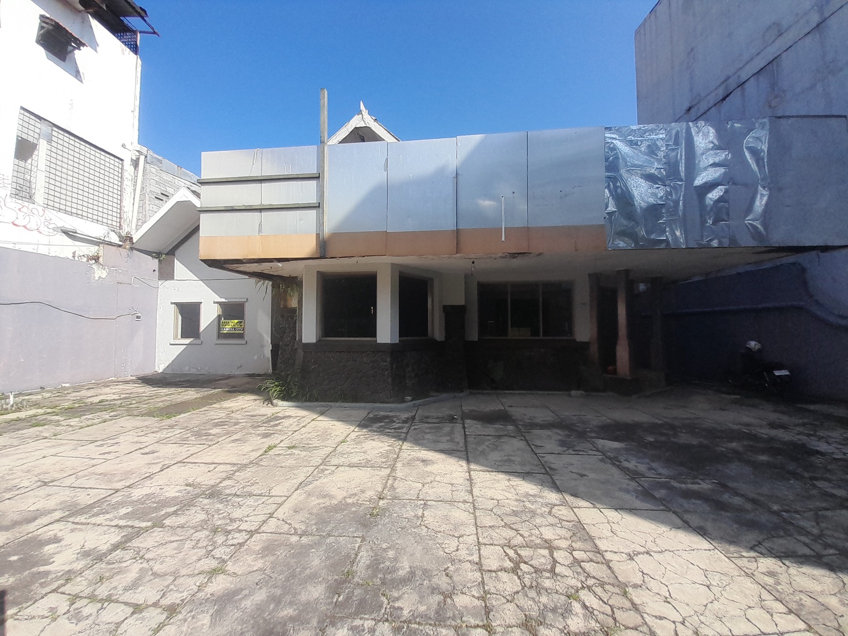 Bangunan 1 lantai ex Resto disewakan di Jalan Letjen Sutoyo, Jalan Poros Propinsi, diantara Hotel Amaris dan Hotel Santika Premiere Malang