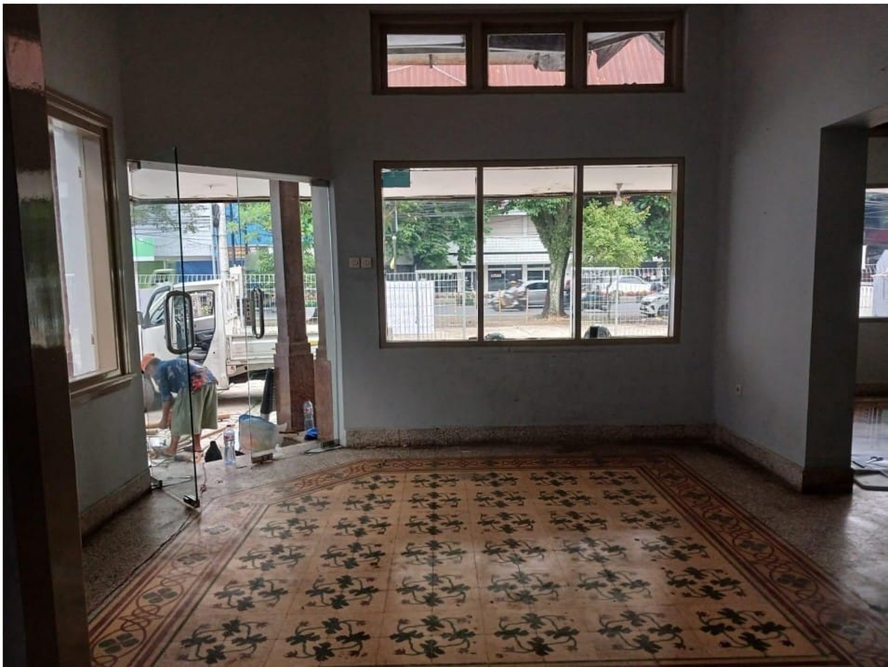 Bangunan 1 lantai ex Resto disewakan di Jalan Letjen Sutoyo, Jalan Poros Propinsi, diantara Hotel Amaris dan Hotel Santika Premiere Malang