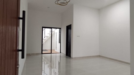 Rumah di Ciputat Cantik KT 3+1 KM 2+1 SHM Muat Carport 2 Mobil