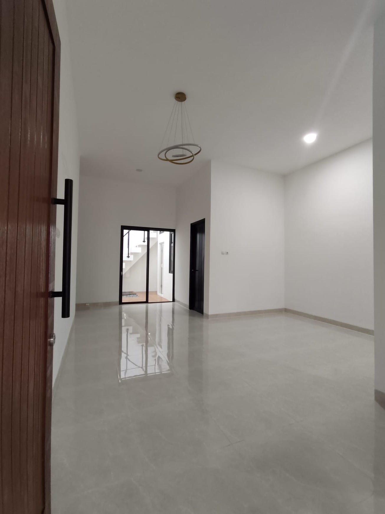 Rumah di Ciputat Cantik KT 3+1 KM 2+1 SHM Muat Carport 2 Mobil