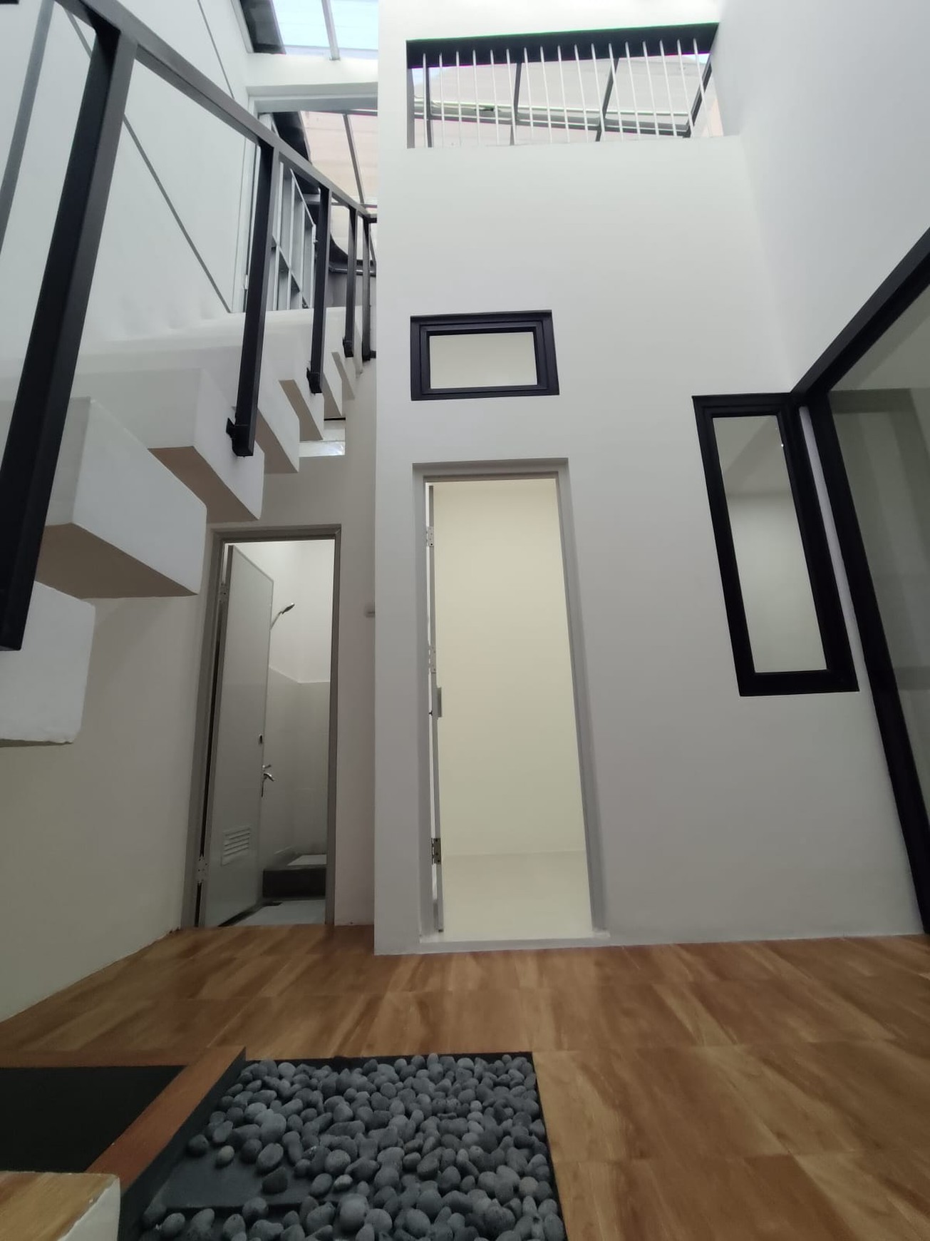 Rumah di Ciputat Cantik KT 3+1 KM 2+1 SHM Muat Carport 2 Mobil