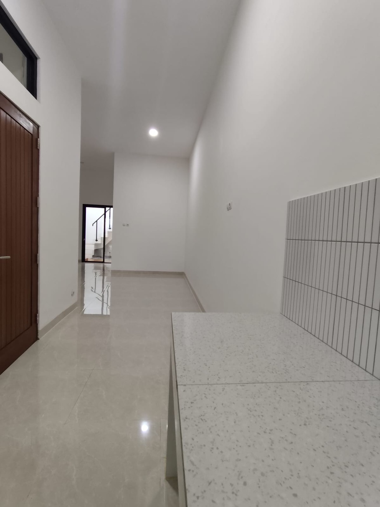 Rumah di Ciputat Cantik KT 3+1 KM 2+1 SHM Muat Carport 2 Mobil