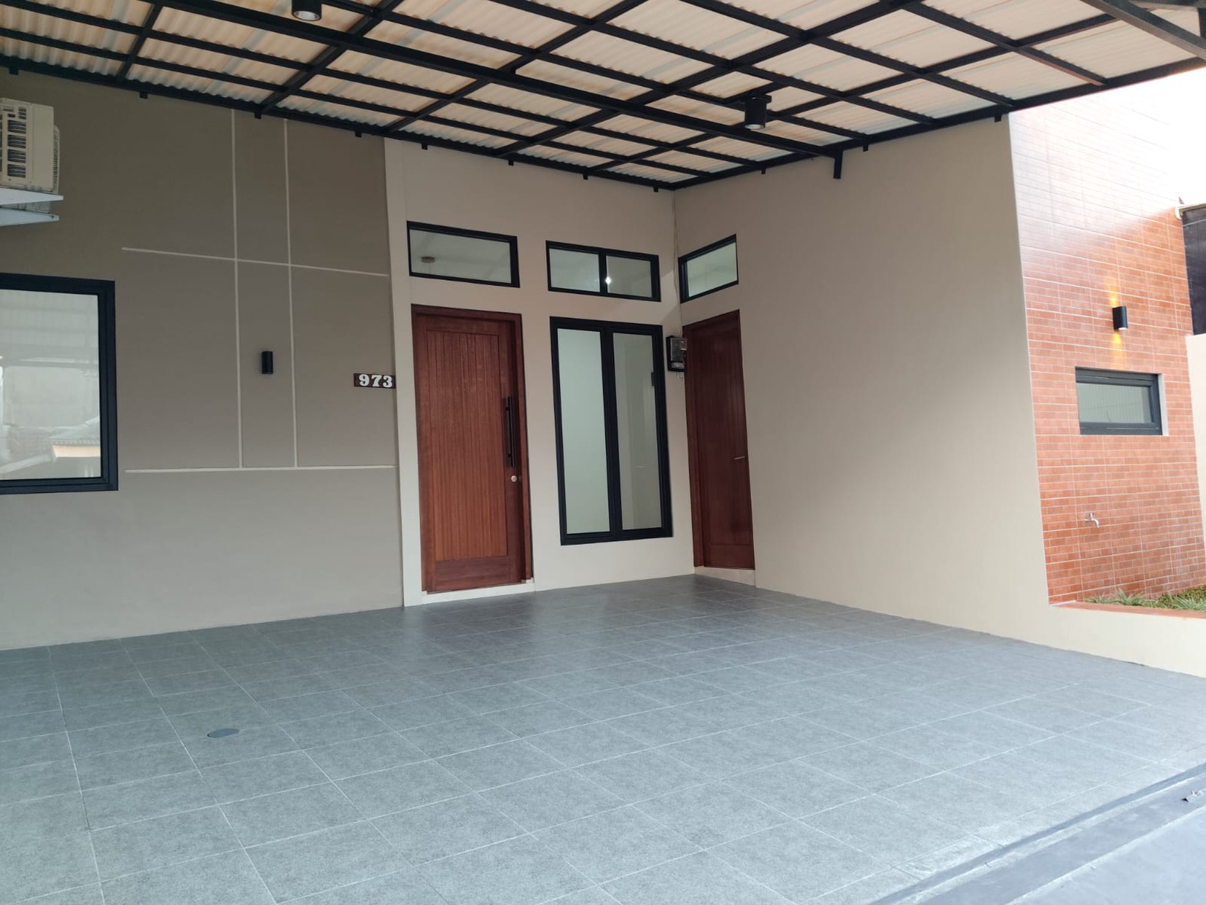 Rumah di Ciputat Cantik KT 3+1 KM 2+1 SHM Muat Carport 2 Mobil