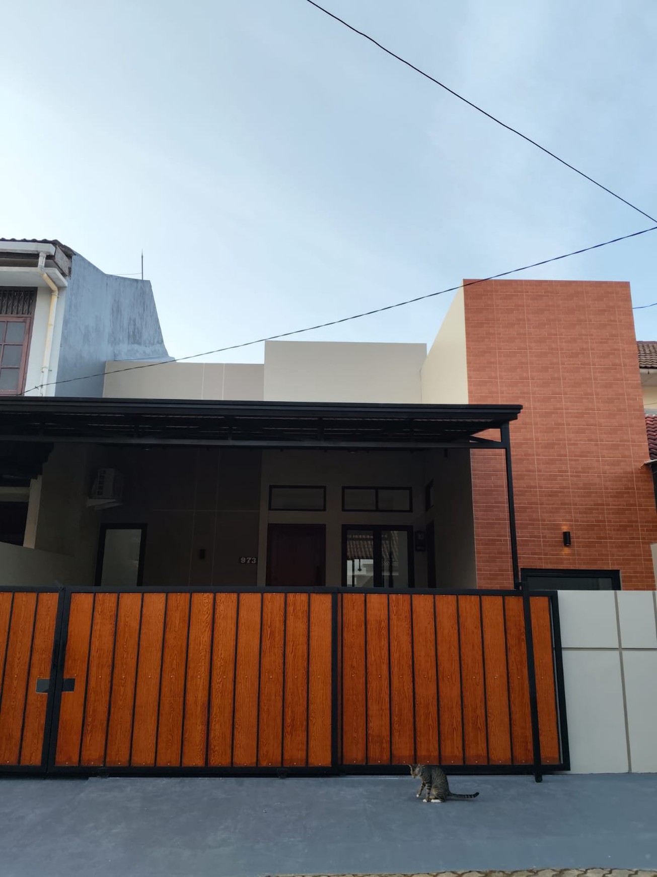 Rumah di Ciputat Cantik KT 3+1 KM 2+1 SHM Muat Carport 2 Mobil