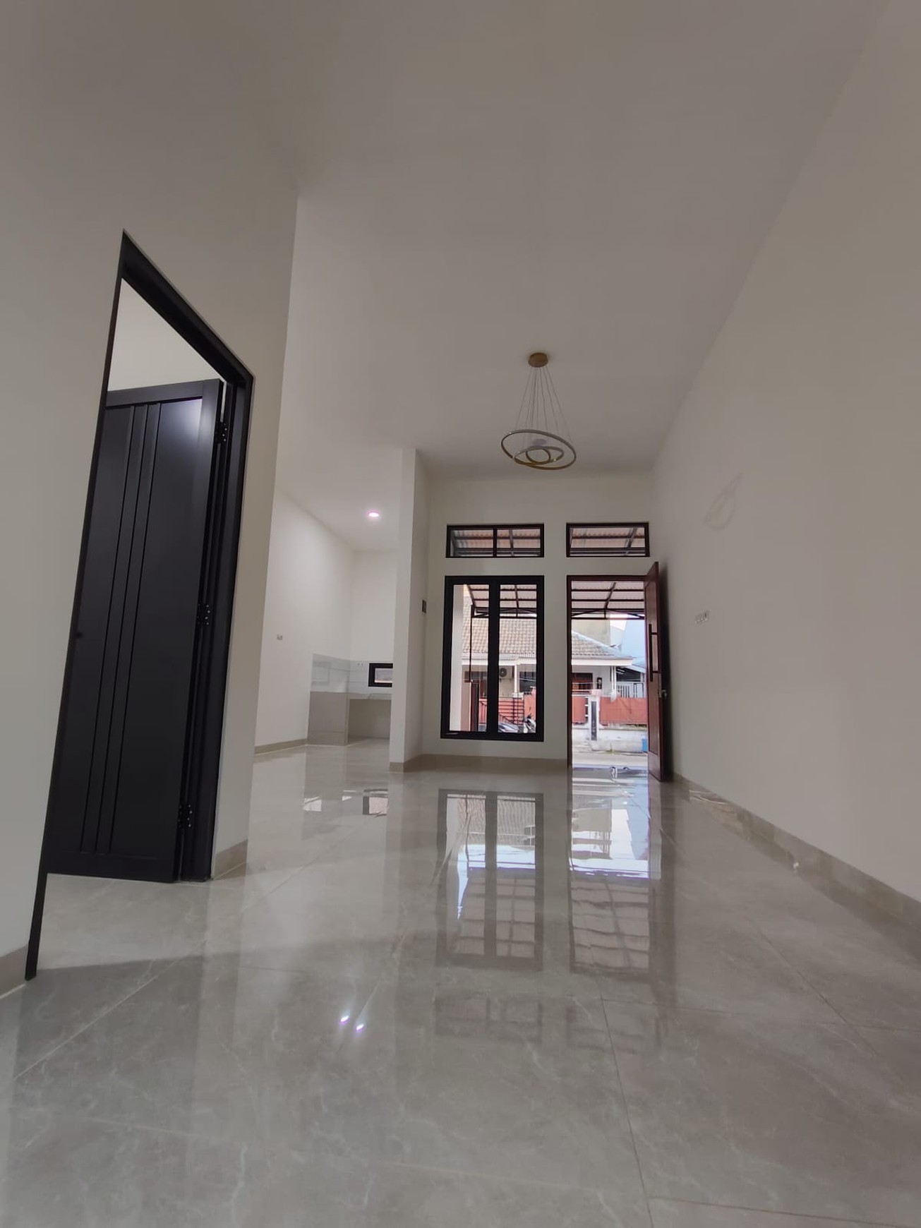 Rumah di Ciputat Cantik KT 3+1 KM 2+1 SHM Muat Carport 2 Mobil