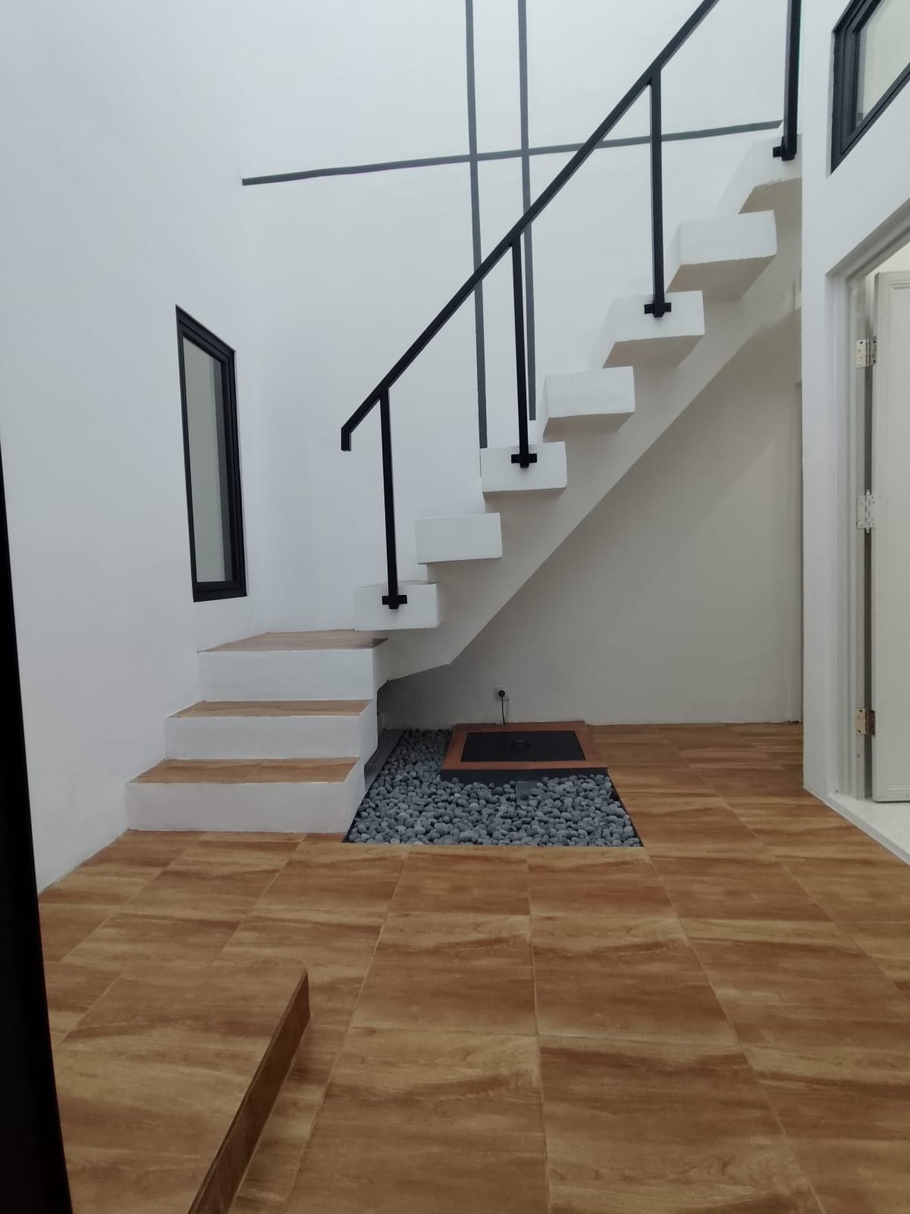 Rumah di Ciputat Cantik KT 3+1 KM 2+1 SHM Muat Carport 2 Mobil