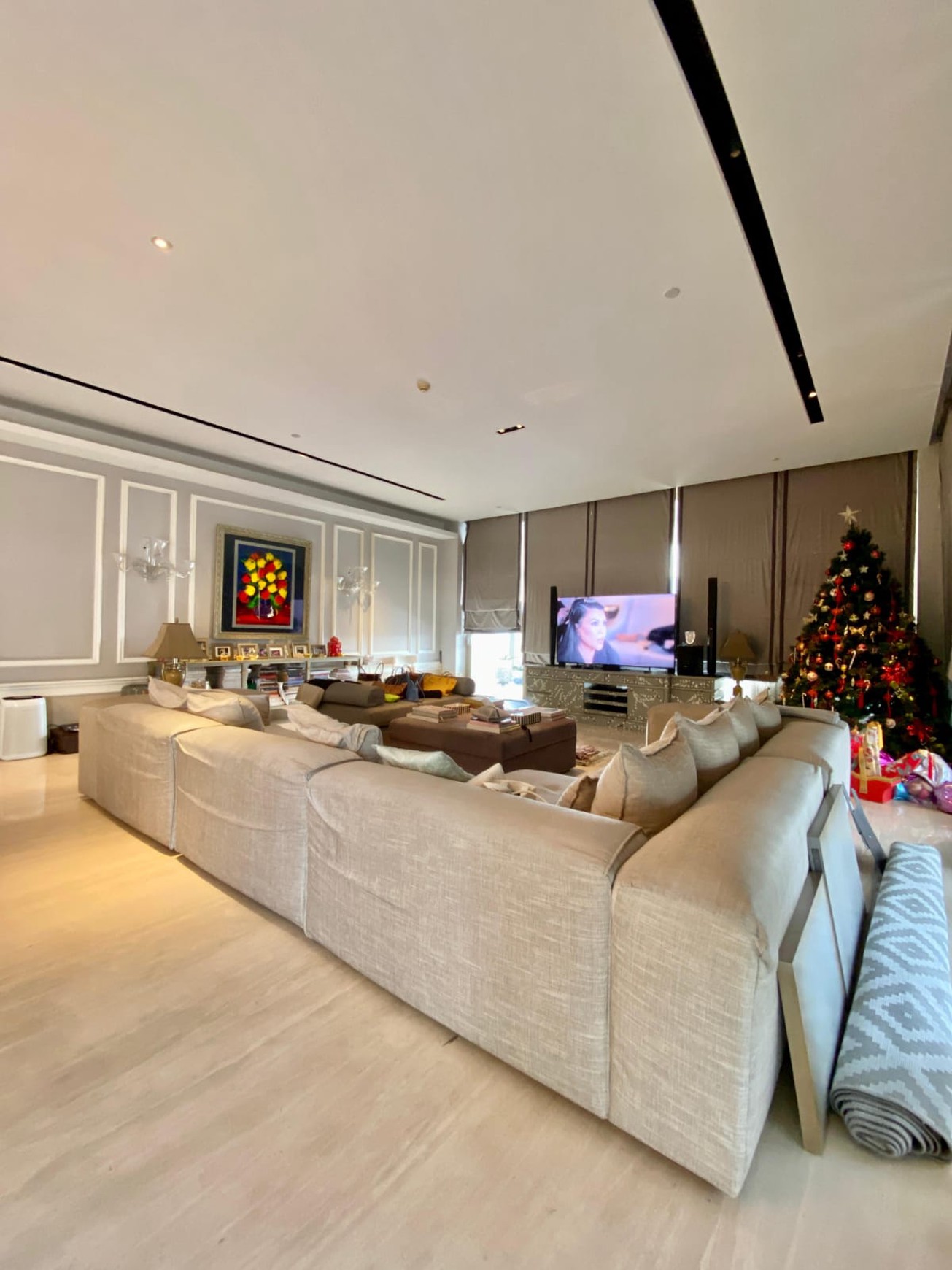 Apartemen Full Furnished Siap Huni di Tengah Kota Lokasi Ramai dan Strategis @Apartemen The Residence Dharmawangsa.