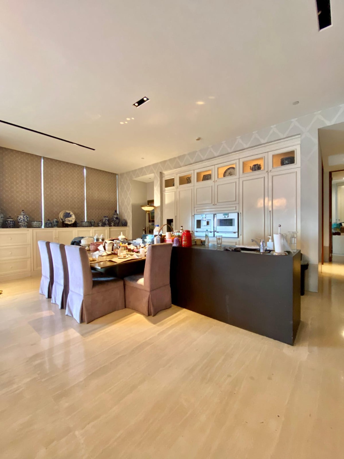 Apartemen Full Furnished Siap Huni di Tengah Kota Lokasi Ramai dan Strategis @Apartemen The Residence Dharmawangsa.