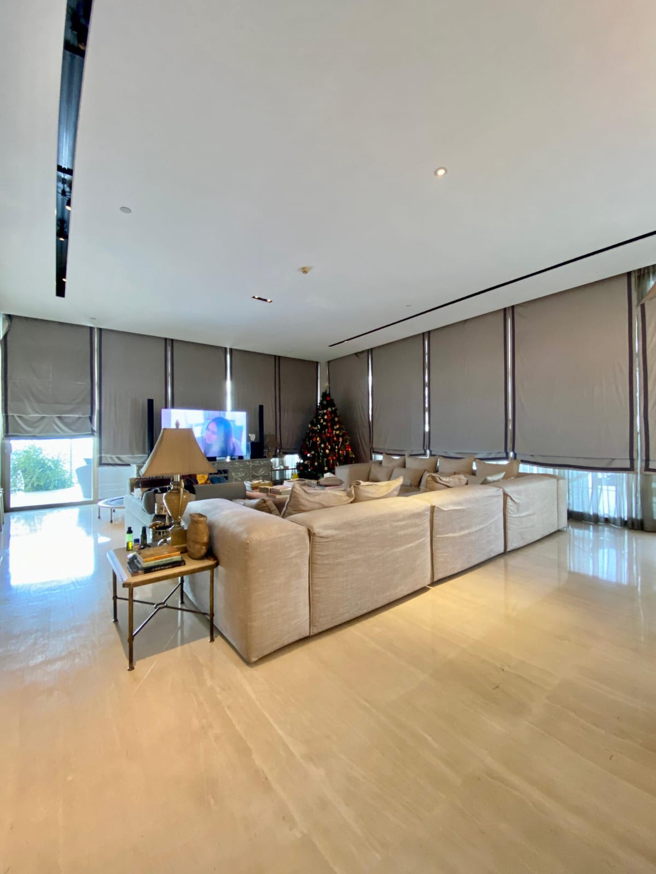 Apartemen Full Furnished Siap Huni di Tengah Kota Lokasi Ramai dan Strategis @Apartemen The Residence Dharmawangsa.