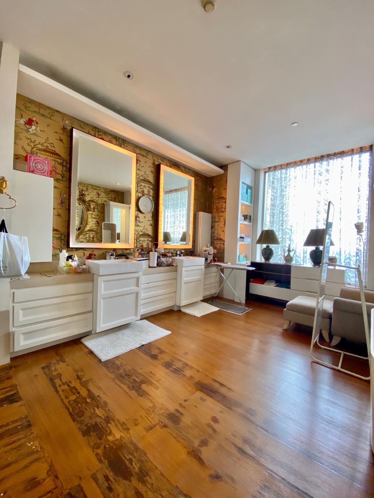 Apartemen Full Furnished Siap Huni di Tengah Kota Lokasi Ramai dan Strategis @Apartemen The Residence Dharmawangsa.
