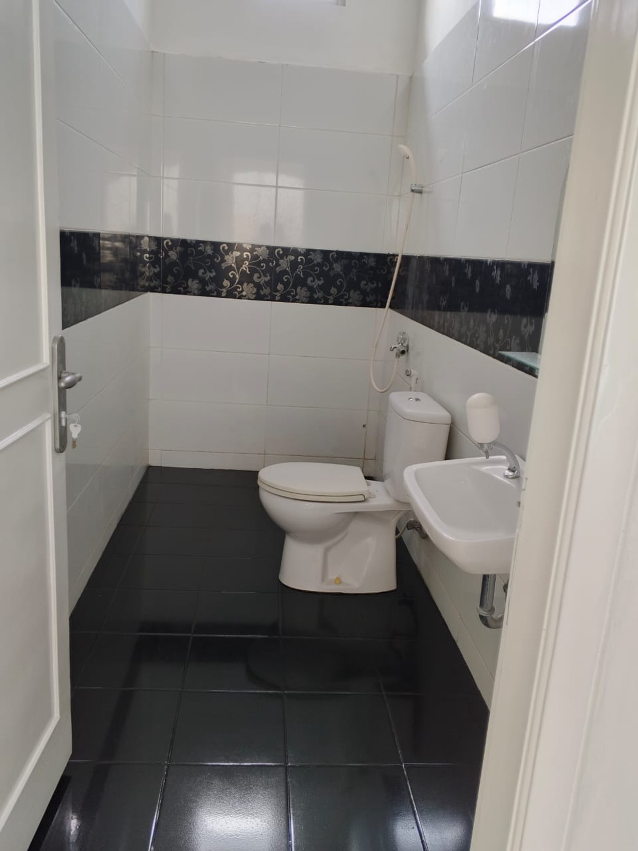 Rumah bagus, Halaman Luas, lokasi strategis di Bintaro Sektor 3