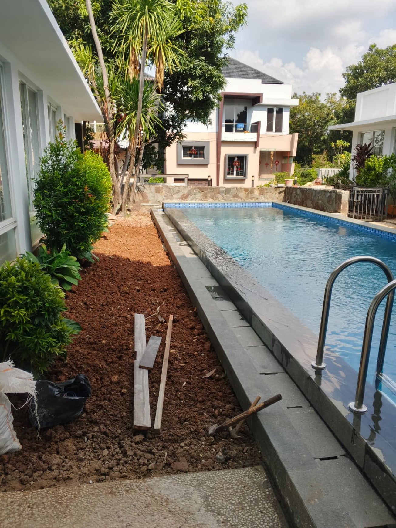 Rumah bagus, Halaman Luas, lokasi strategis di Bintaro Sektor 3