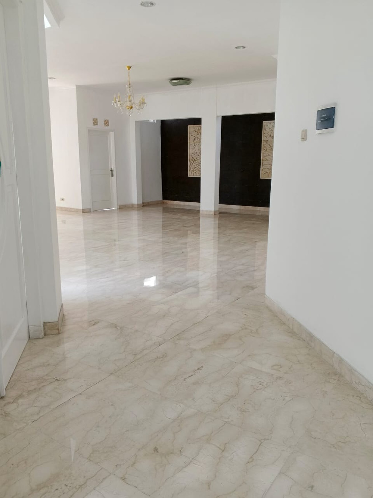 Rumah bagus, Halaman Luas, lokasi strategis di Bintaro Sektor 3