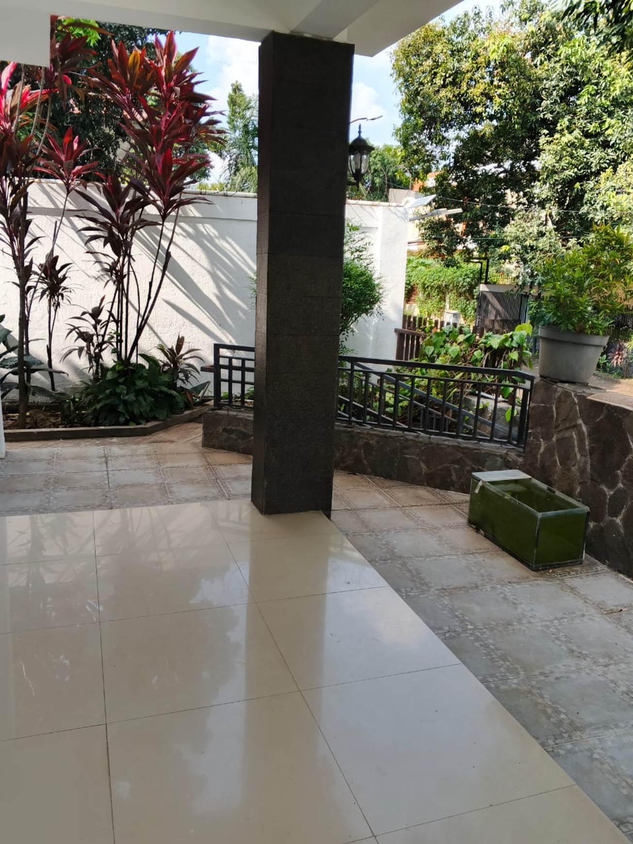 Rumah bagus, Halaman Luas, lokasi strategis di Bintaro Sektor 3