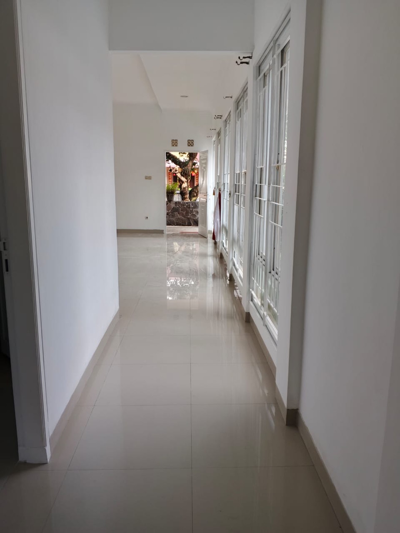 Rumah bagus, Halaman Luas, lokasi strategis di Bintaro Sektor 3