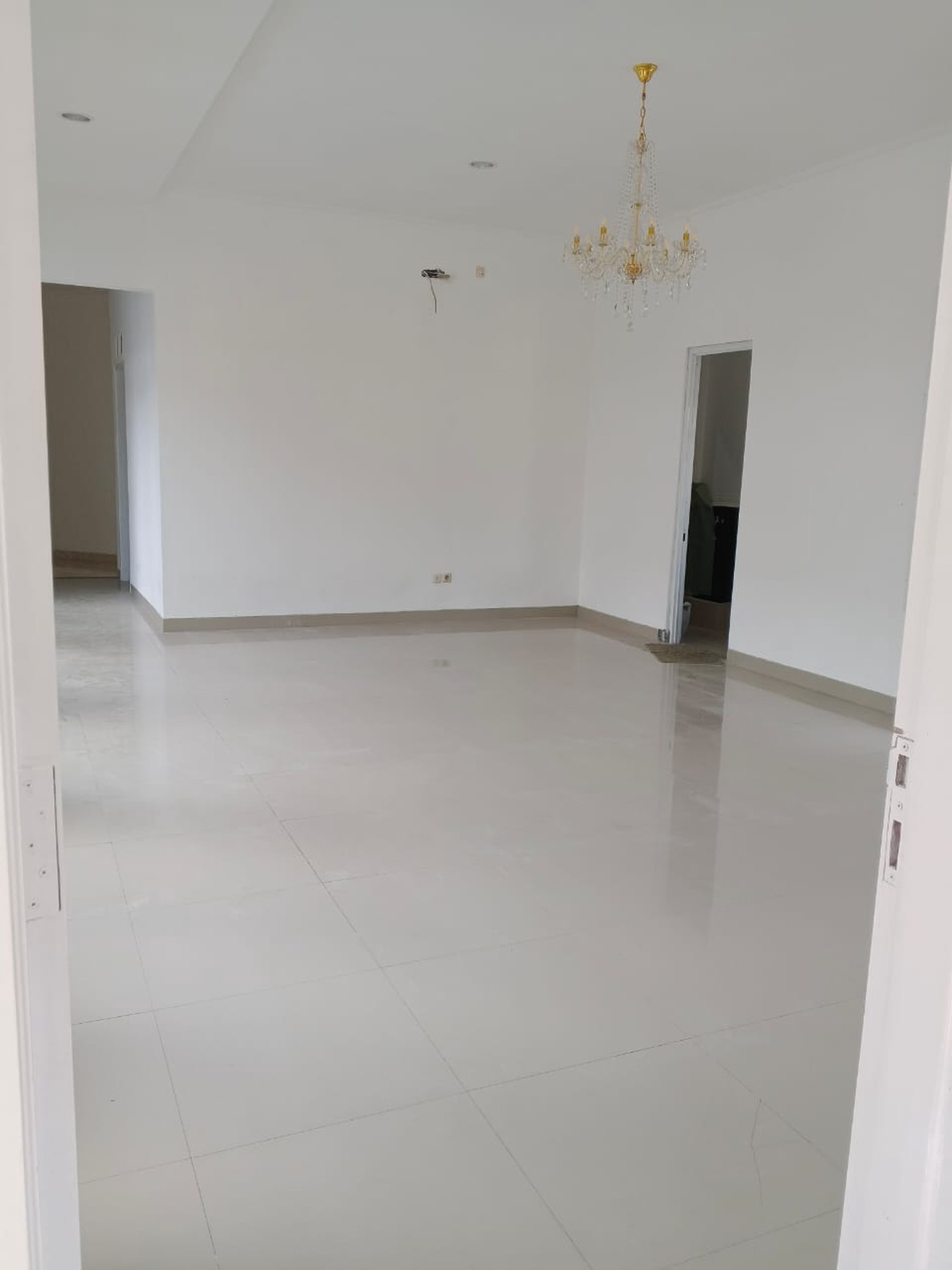 Rumah bagus, Halaman Luas, lokasi strategis di Bintaro Sektor 3