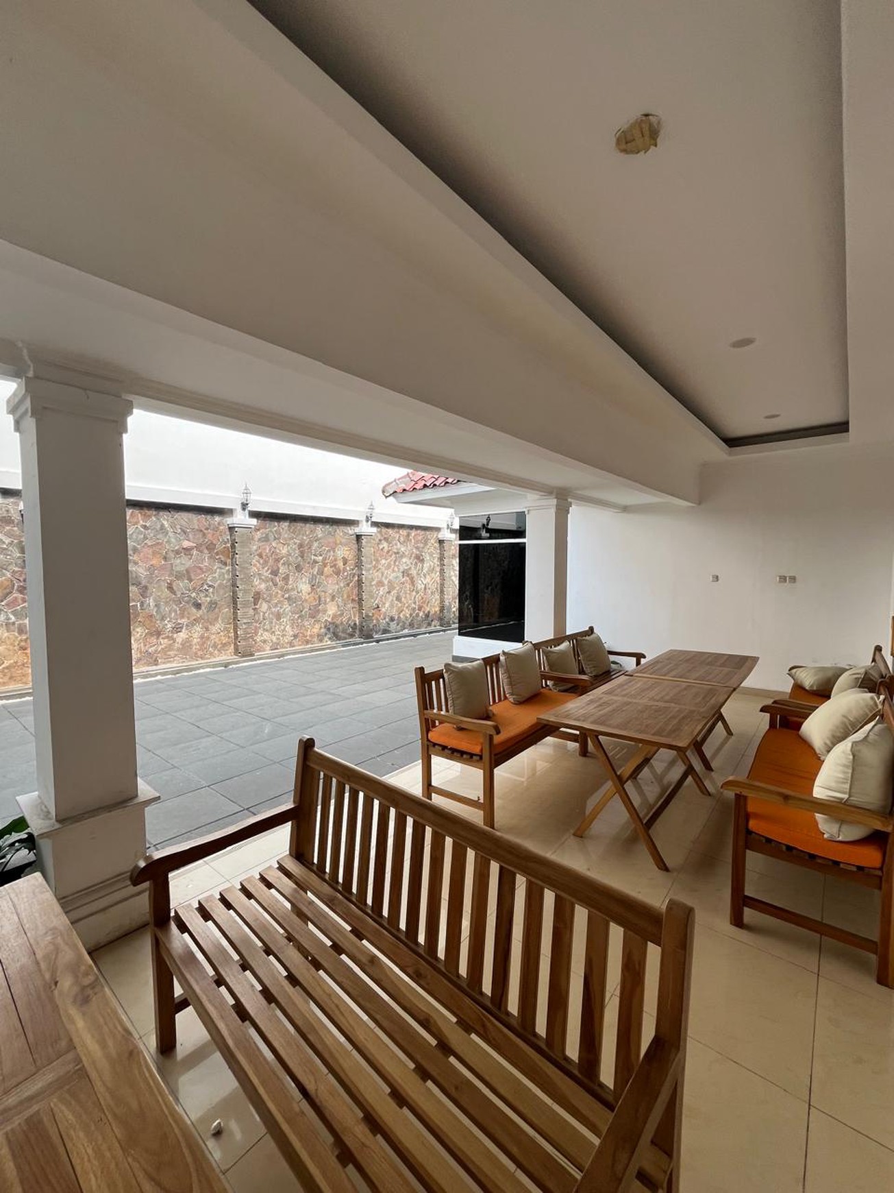 Rumah 150 m dari Stasiun Tebet - Mewah, Strategis