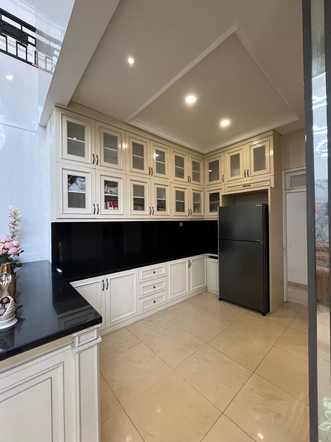 Rumah 150 m dari Stasiun Tebet - Mewah, Strategis