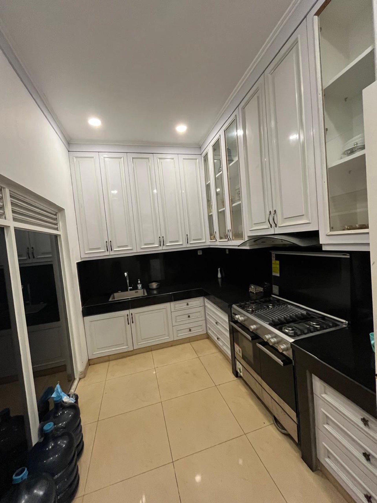 Rumah 150 m dari Stasiun Tebet - Mewah, Strategis