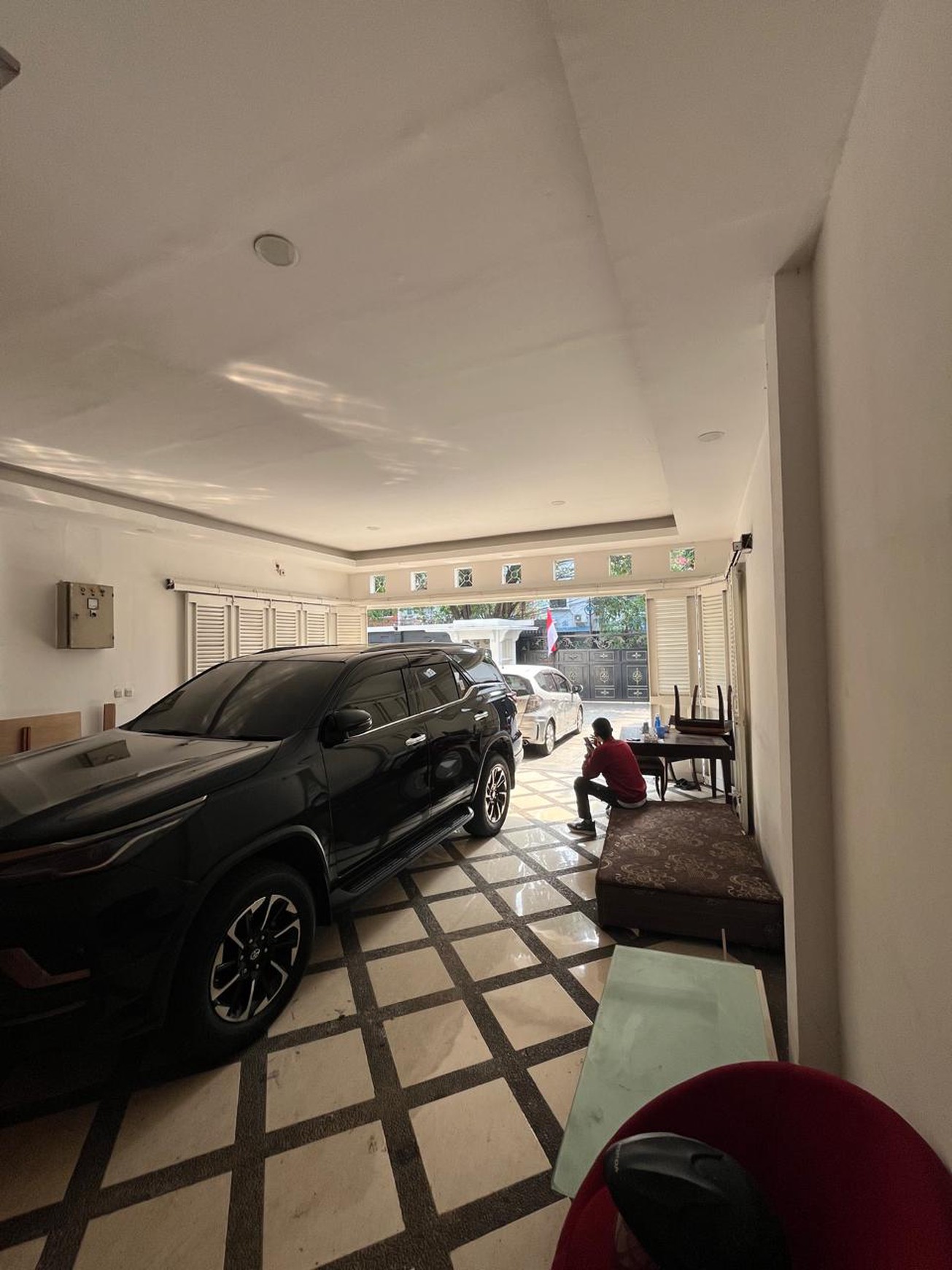 Rumah 150 m dari Stasiun Tebet - Mewah, Strategis