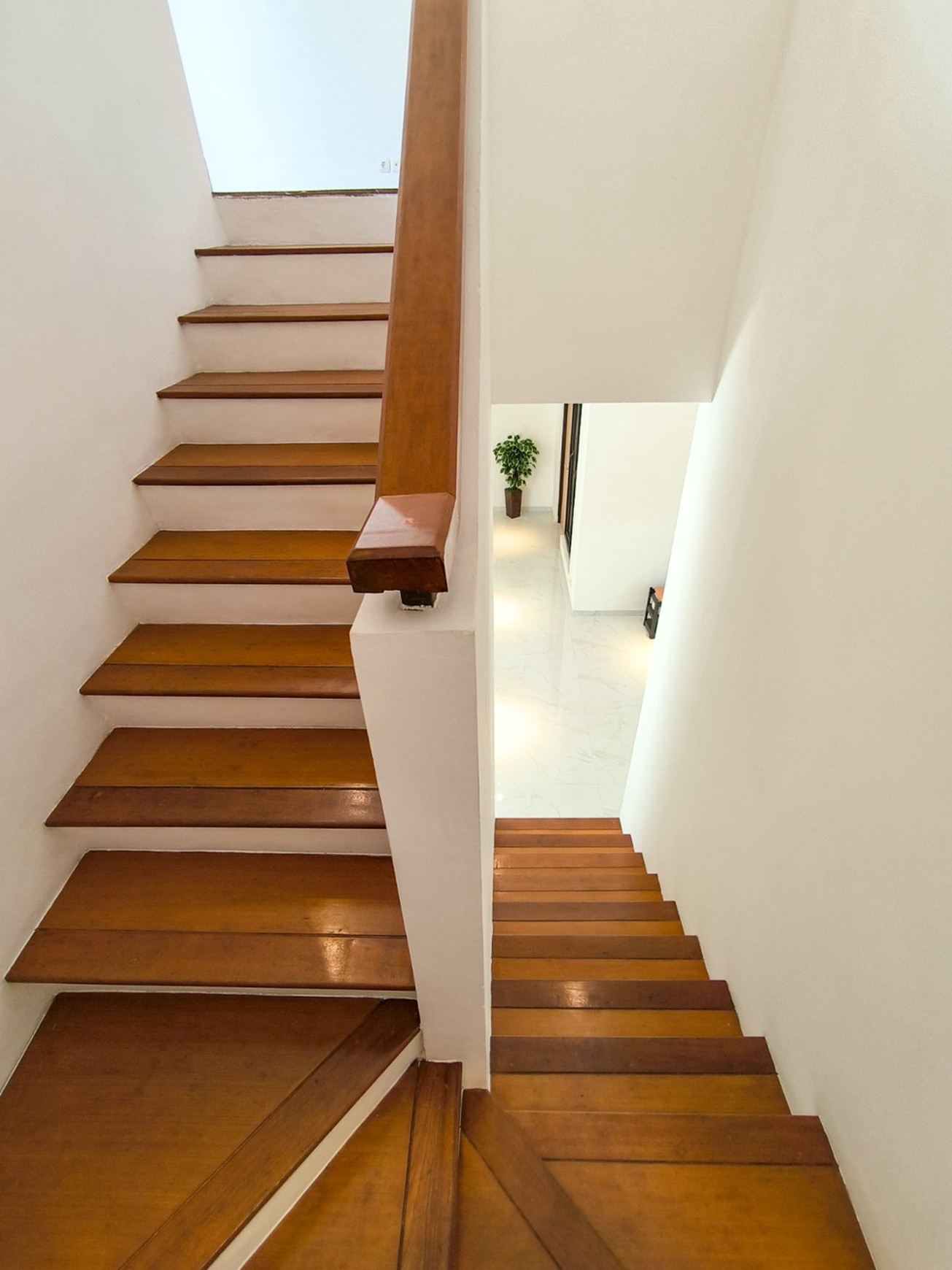 Rumah 2 lantai,jalan lebar di Bintaro Jaya 9