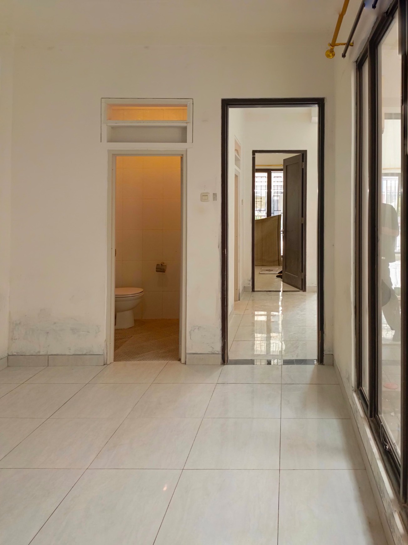 Dijual Cepat Rumah 2 lantai,dalam cluster di Graha Raya
