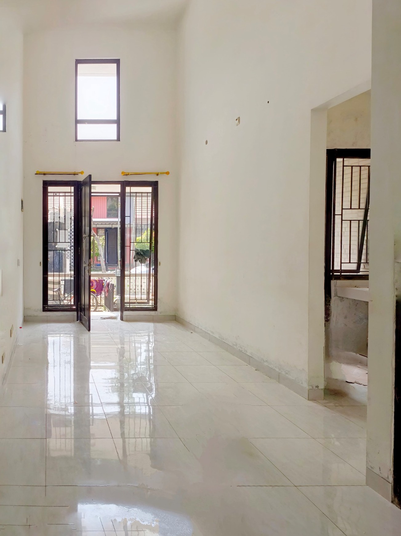 Dijual Cepat Rumah 2 lantai,dalam cluster di Graha Raya