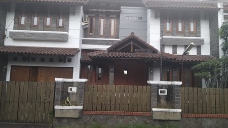 Rumah 2 lantai di Perumahan Parakan Asri, Batununggal