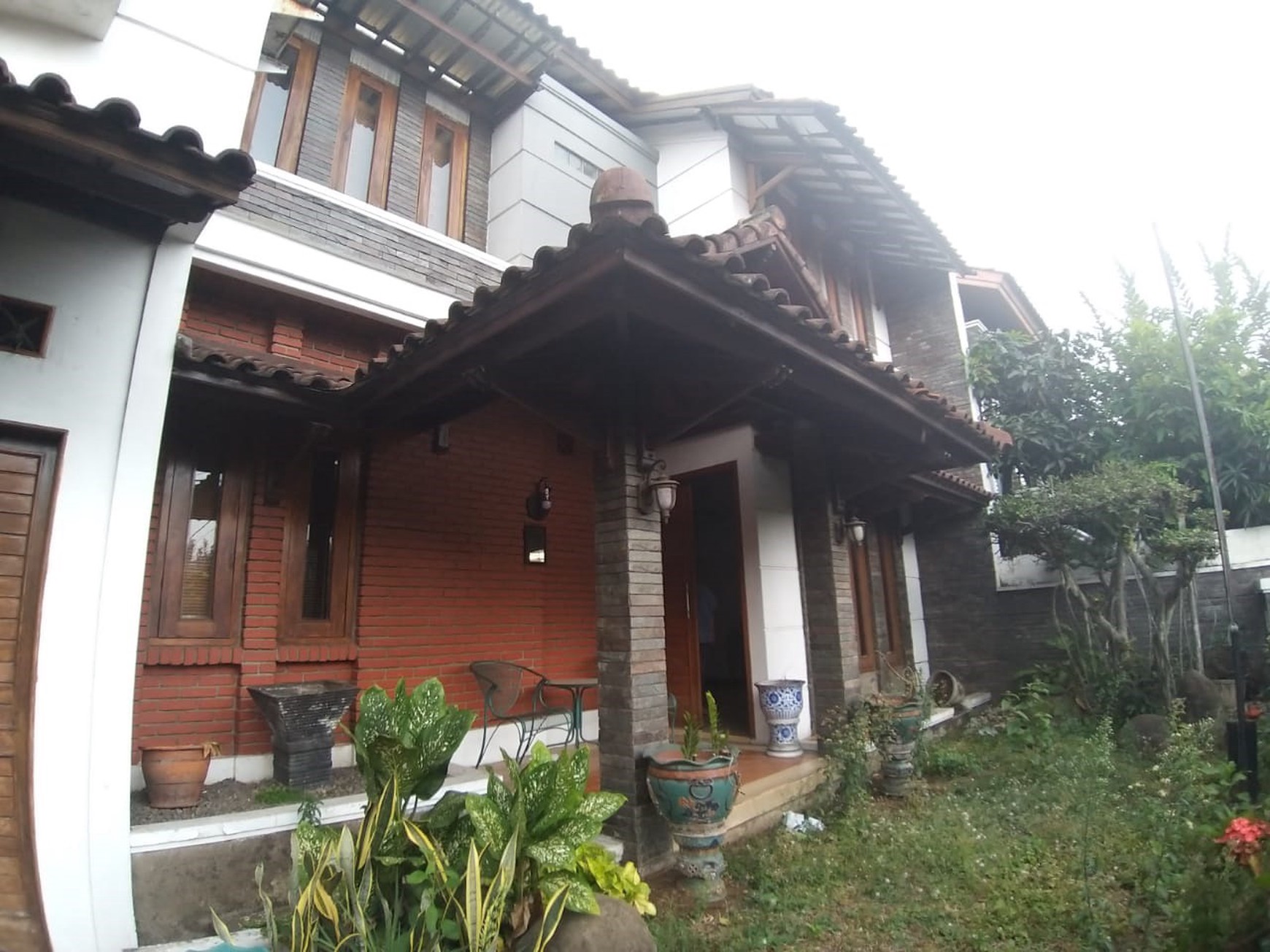 Rumah 2 lantai di Perumahan Parakan Asri, Batununggal