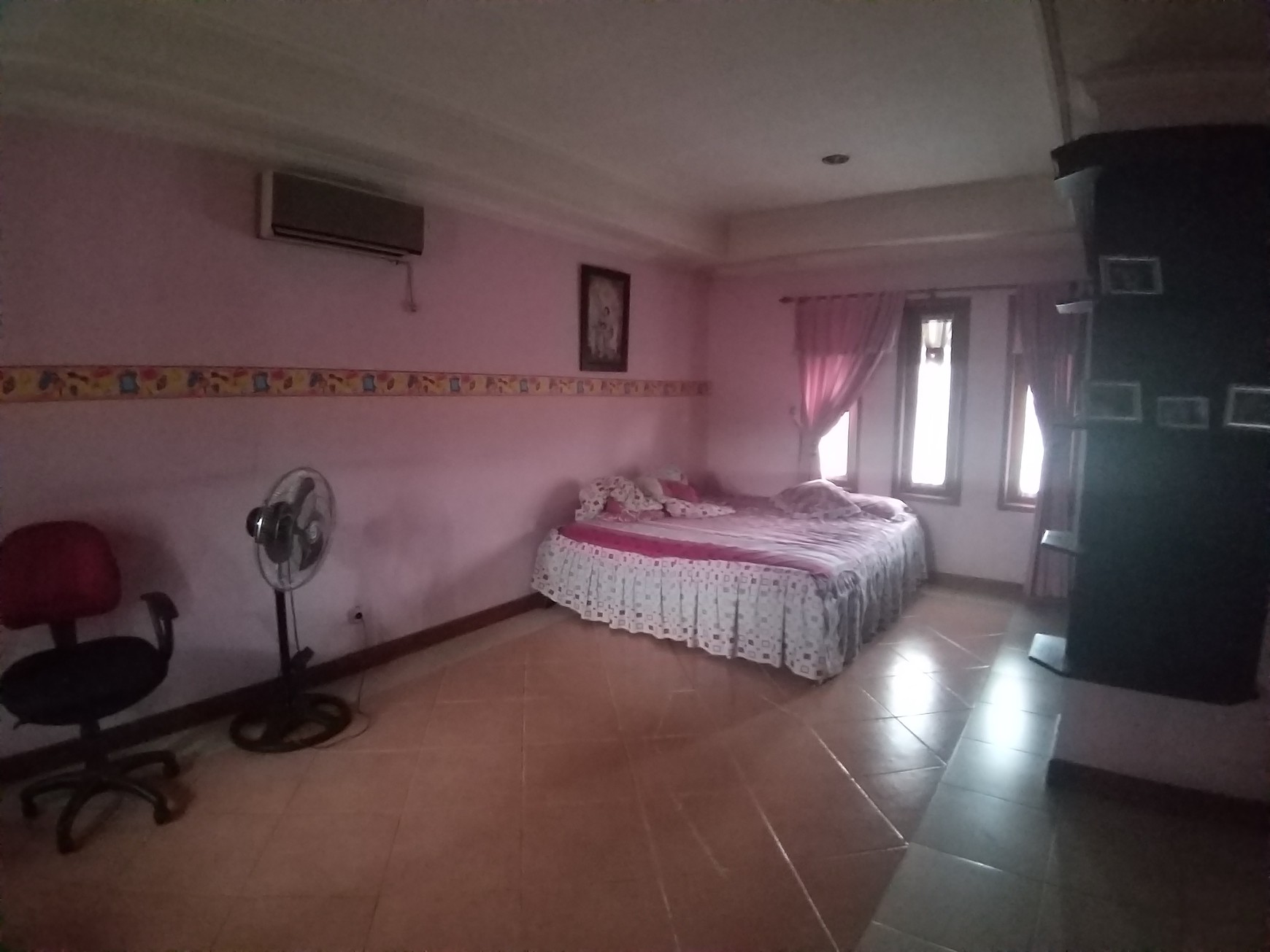 Rumah 2 lantai di Perumahan Parakan Asri, Batununggal