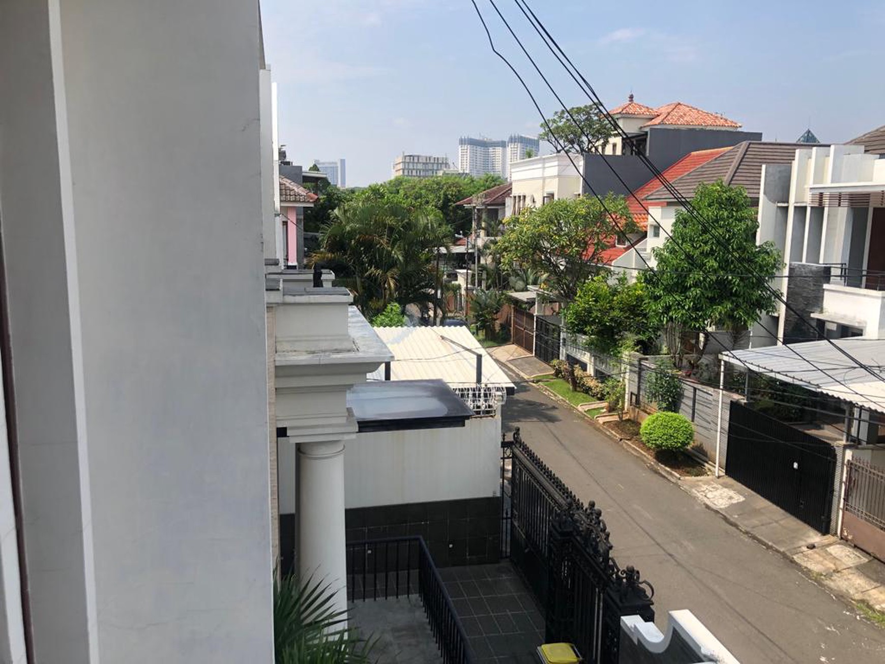 Rumah Siap Huni di Area Niaga Hijau, Pondok Indah, Jakarta Selatan