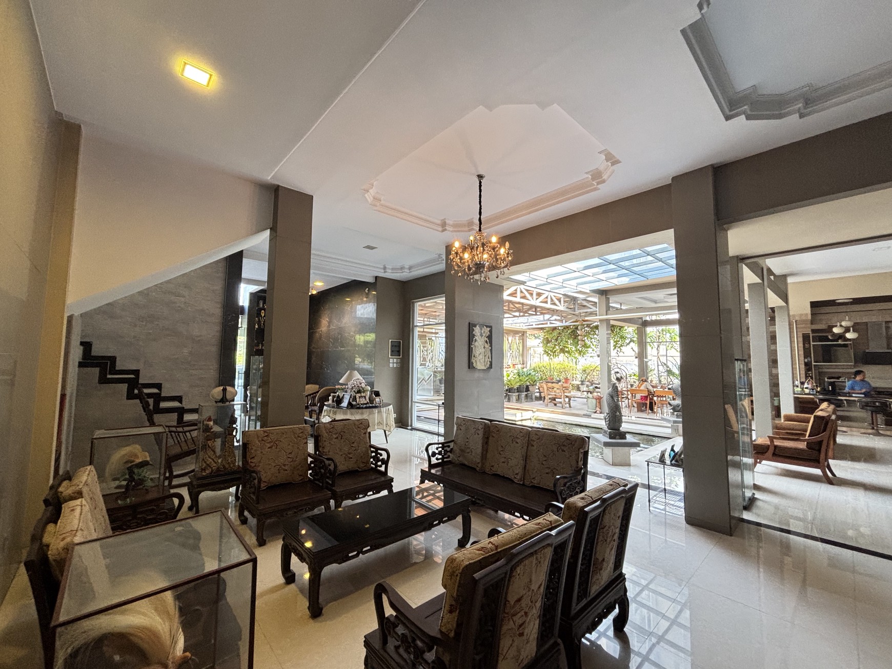 Rumah Villa  3 lantai di Belakang Bukit Golf Cibubur