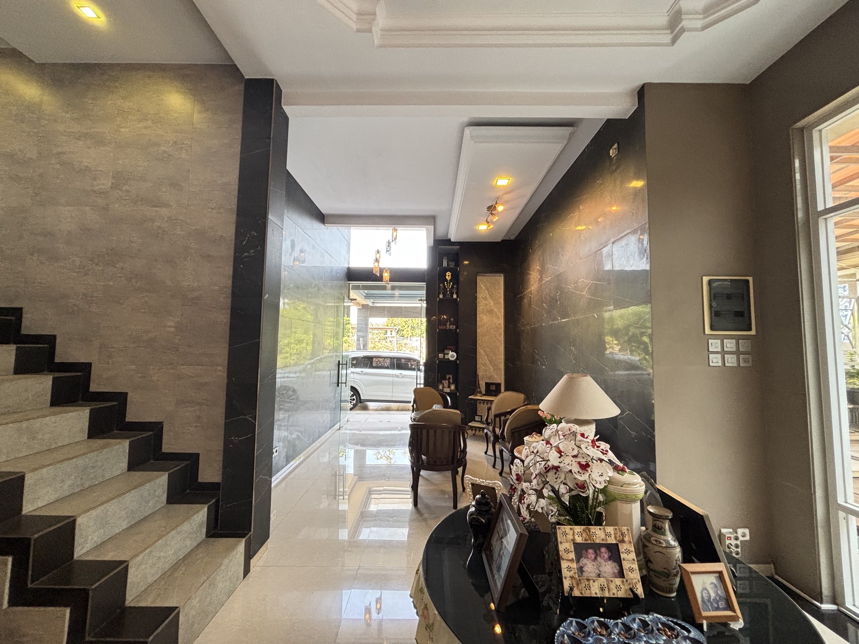 Rumah Villa  3 lantai di Belakang Bukit Golf Cibubur