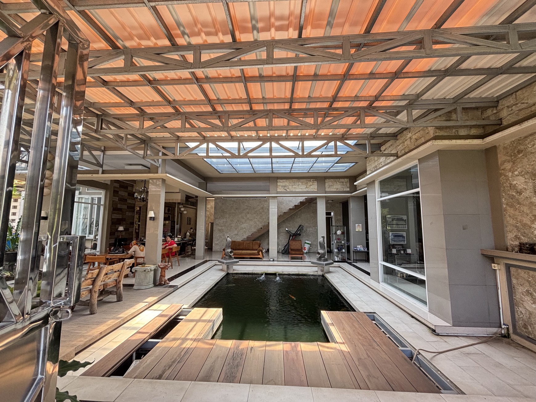 Rumah Villa  3 lantai di Belakang Bukit Golf Cibubur